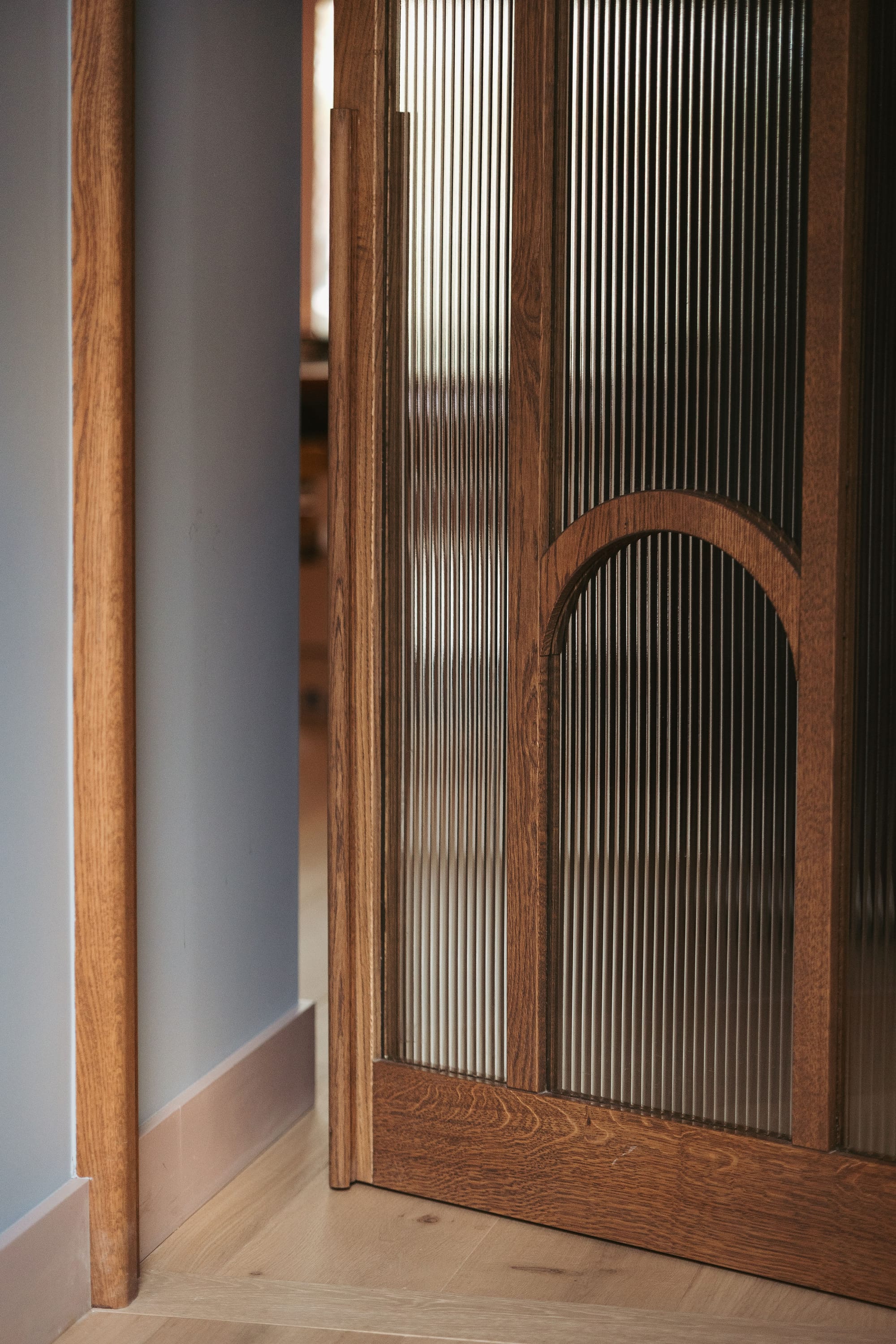 Custom deur walnoot canale Den Haag beeld 7